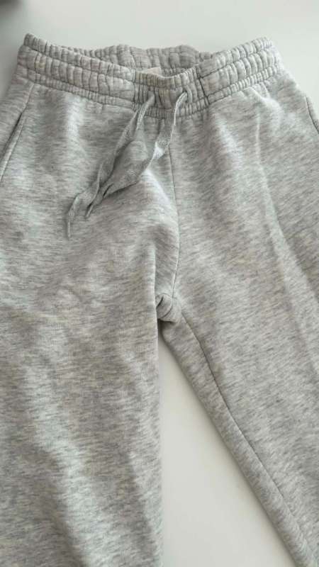 Gina Tricot joggingbuxur, gráar