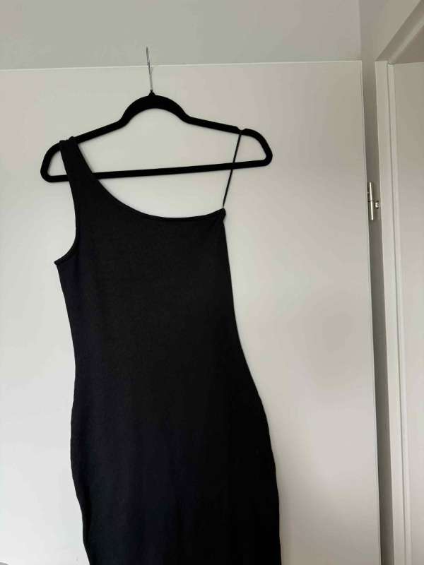 gina tricot svartur kjóll