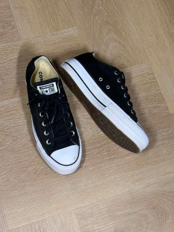 Converse dökkbláir mþykkum botni - eins og nýjir