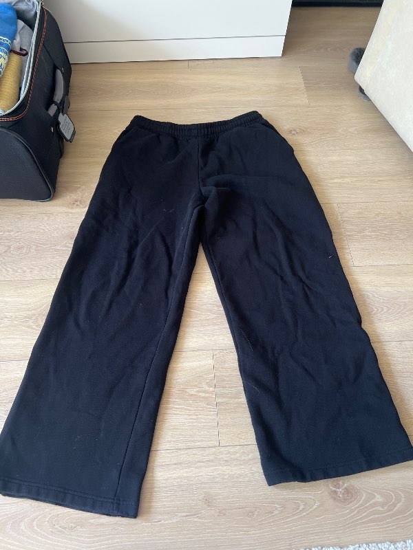 Weekday svartar buxur