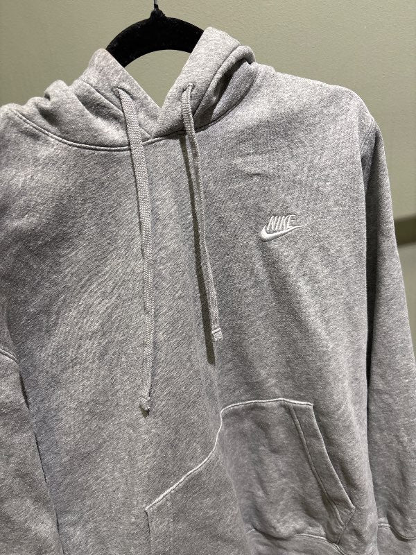 Nike hettupeysa grá