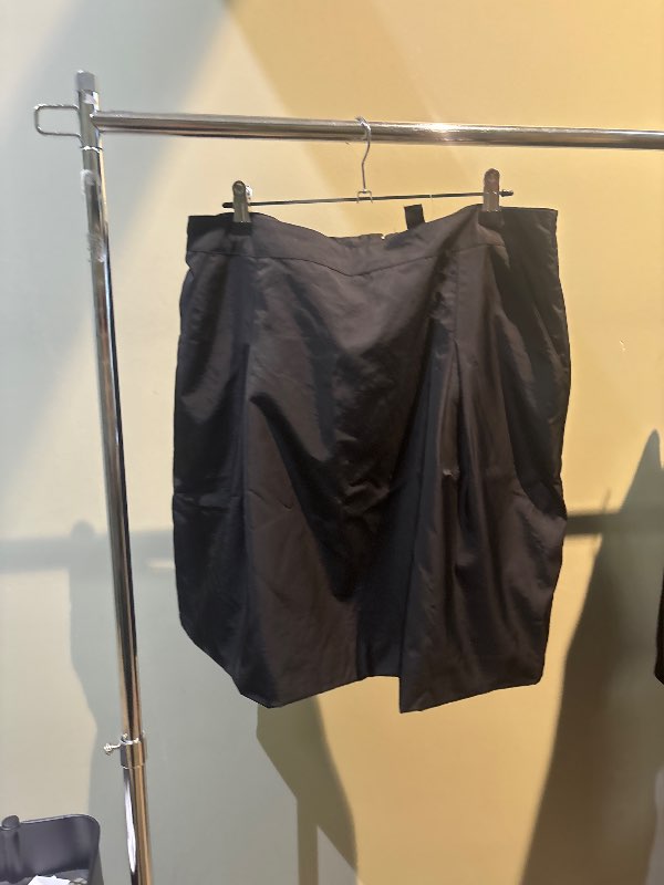 H&M svart pils með vösum