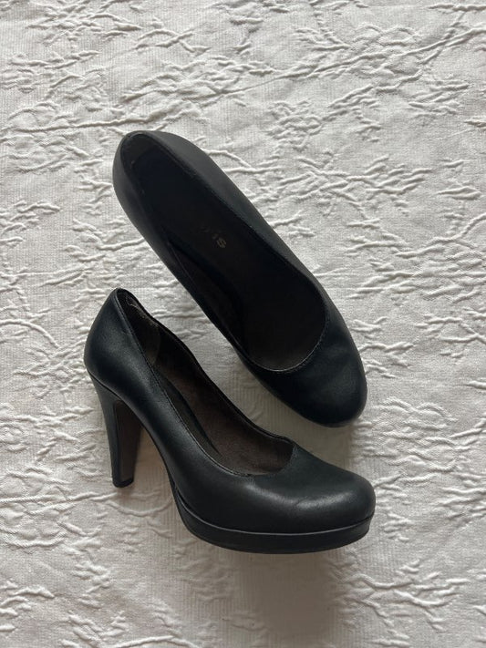TAMARIS classic black shoes