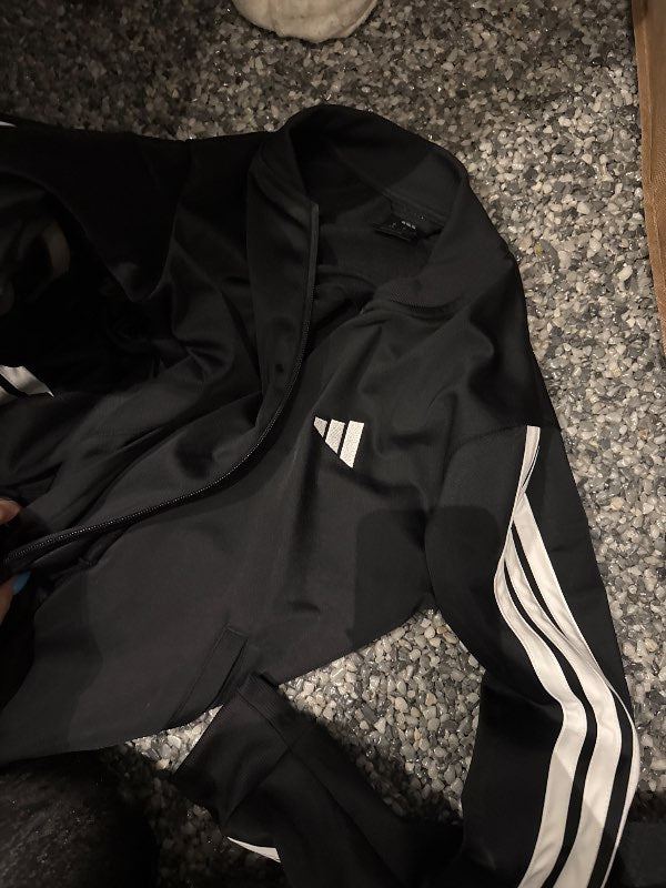 Adidas peysa