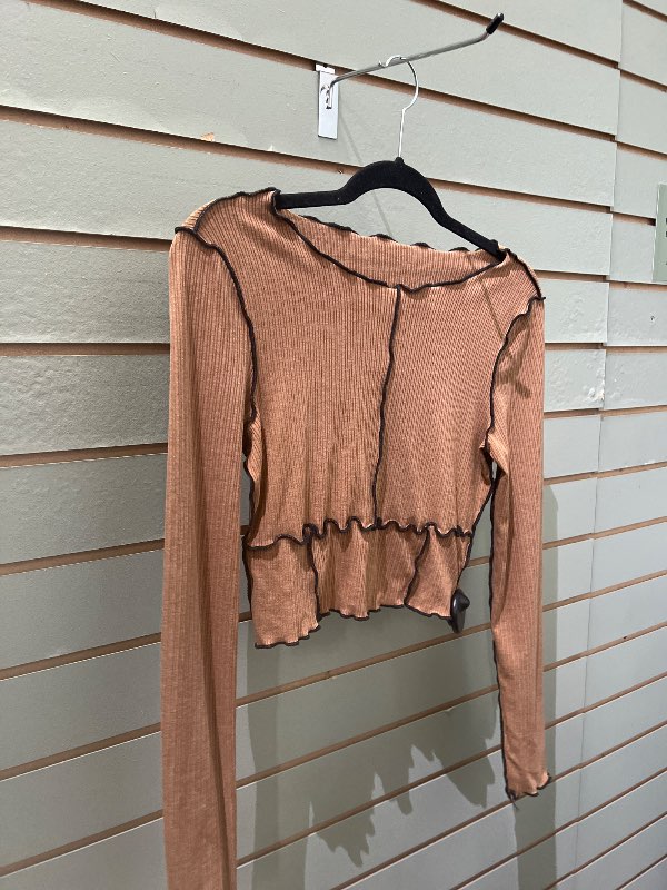 Beige crop peysa