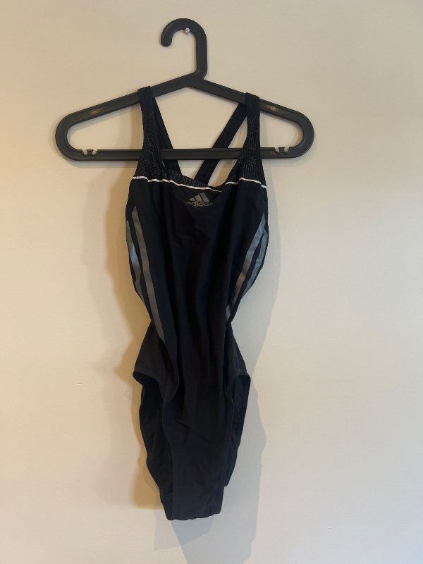 adidas sundbolur svartur