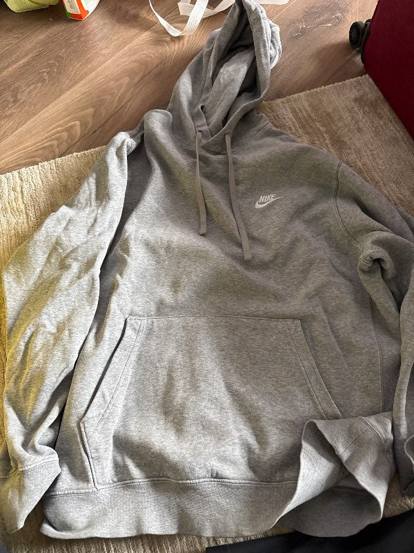 Nike grá hettupeysa