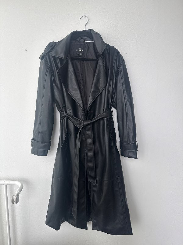 Leður kápa svört pull&bear