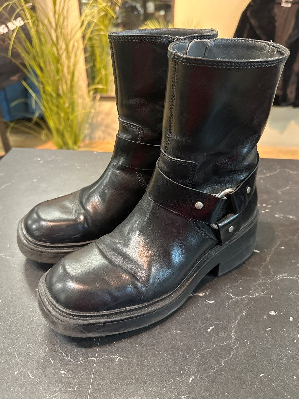 Angulus boots