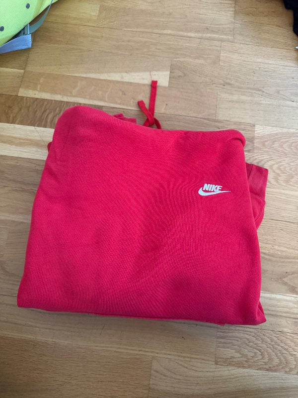 Nike hettupeysa rauð (H)