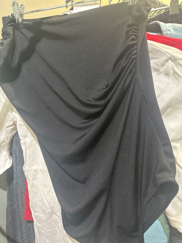 Off the shoulder svartur bolur