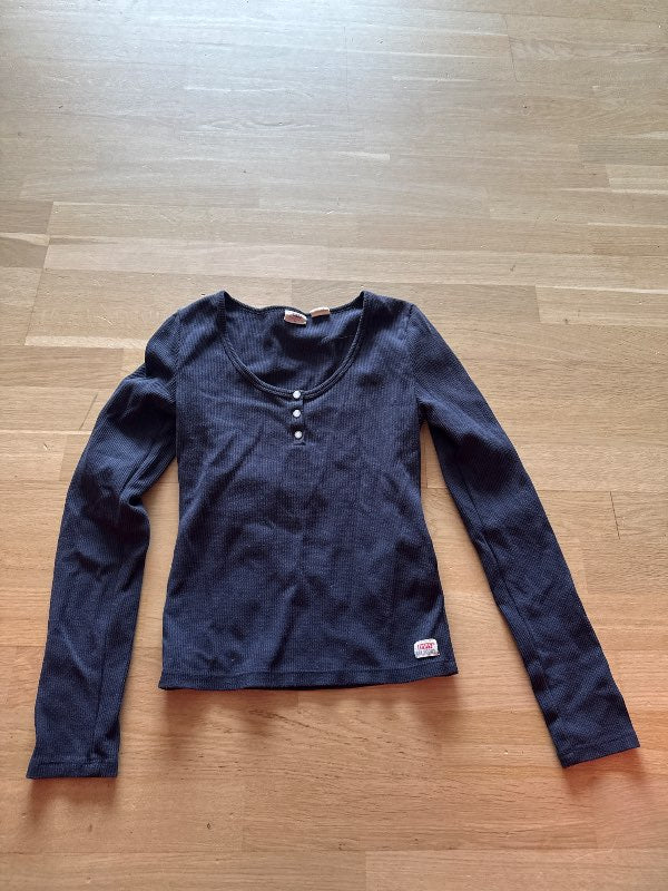 Levis bolur