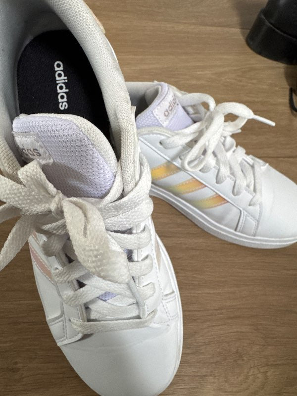 Adidas hvítir með halo bleiku