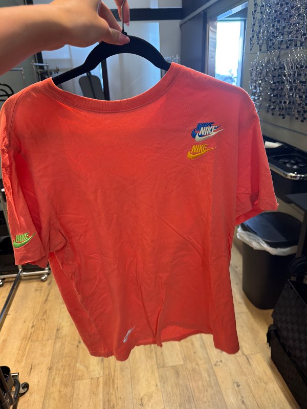 Rauður Nike bolur
