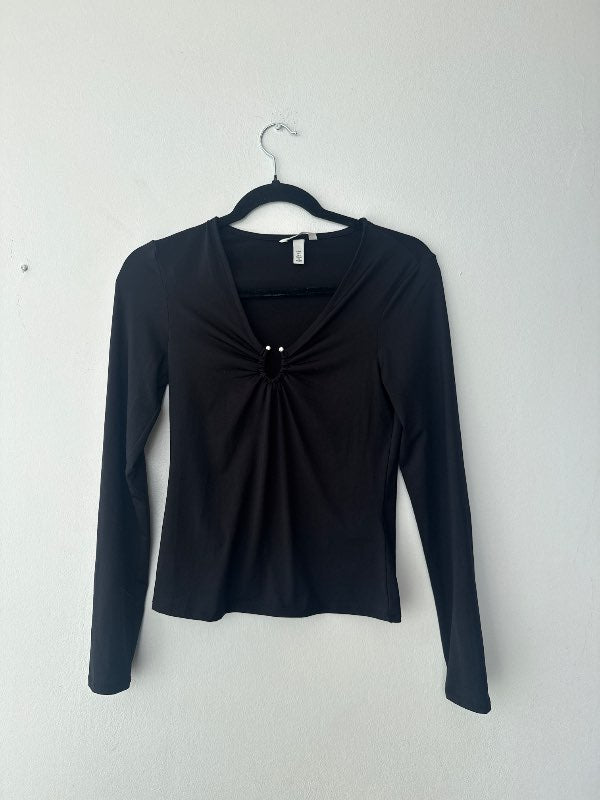 Svört peysa low neck