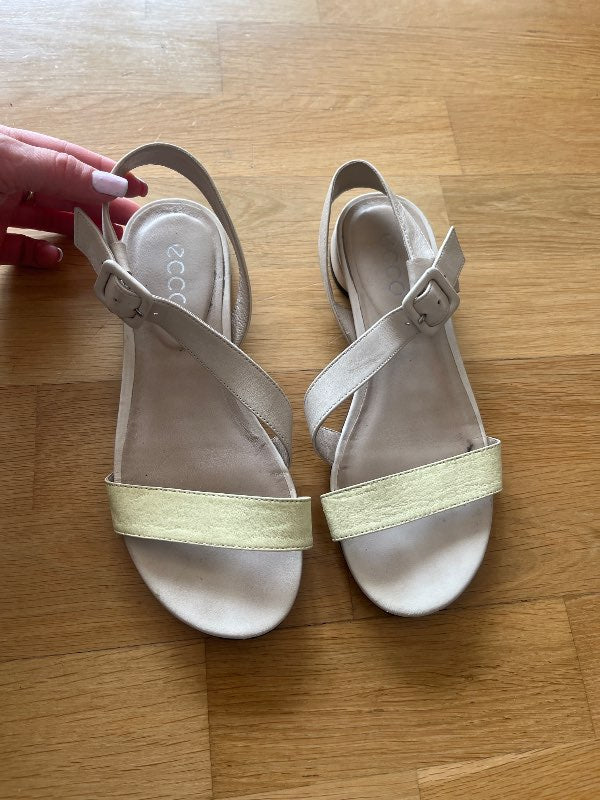 Ecco sandalar