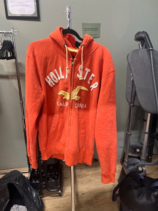 Hollister appelsínugul peysa