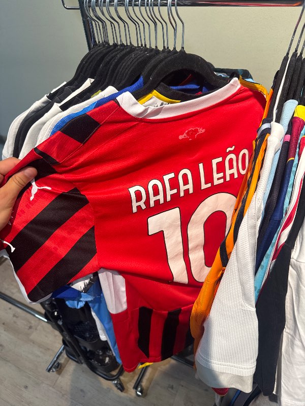 AC milan Leao treyja