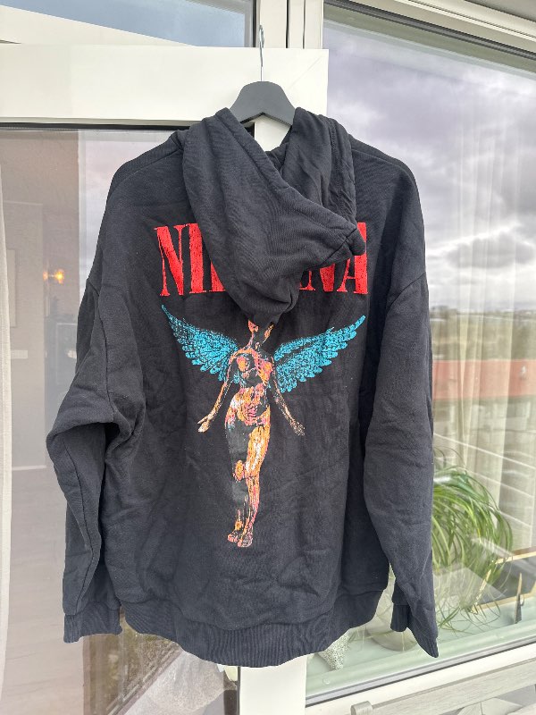 ASOS Nirvana peysa