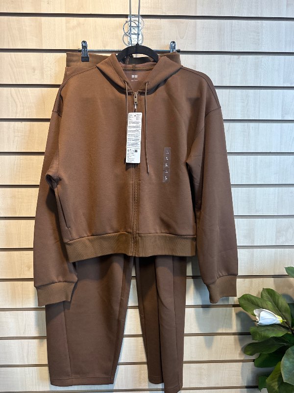 uniqlo brúnt jogg sett