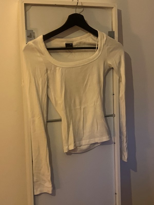 Hvítur gina tricot bolur