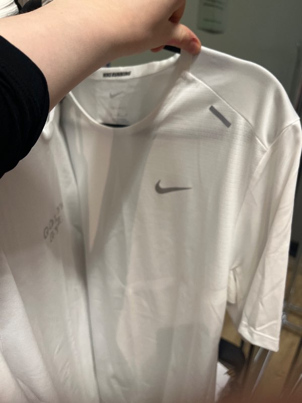 nike hvitur bolur