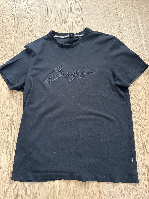 Hugo Boss bolur