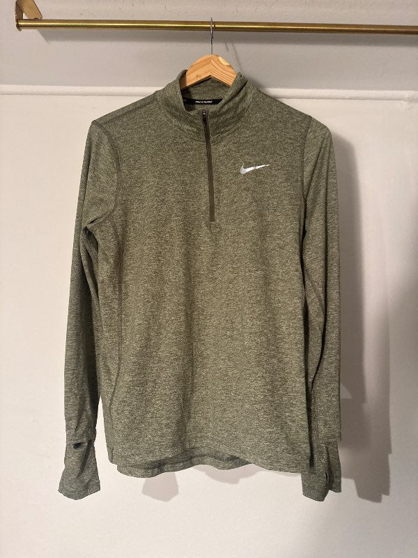 Grænn nike æfingabolur