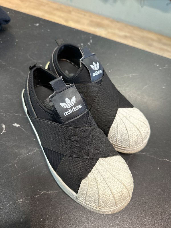 Adidas skór