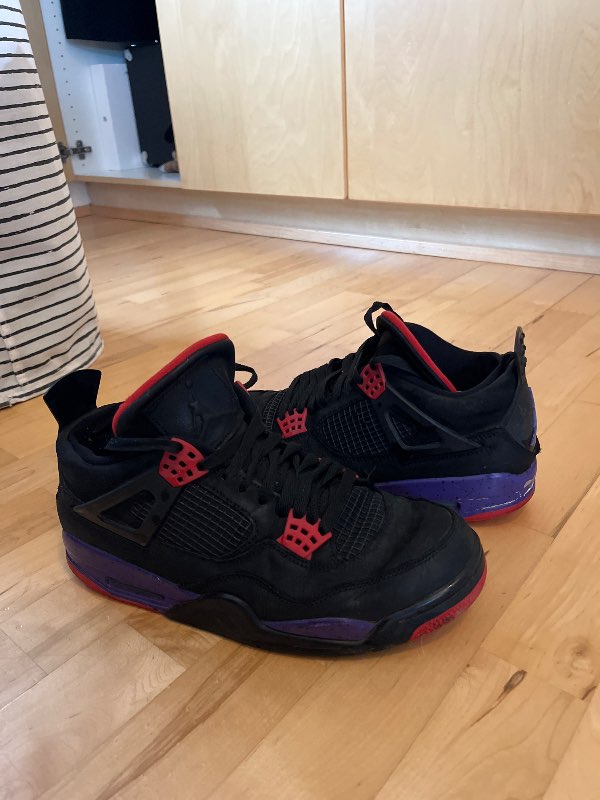 Jordan 4 Toronto