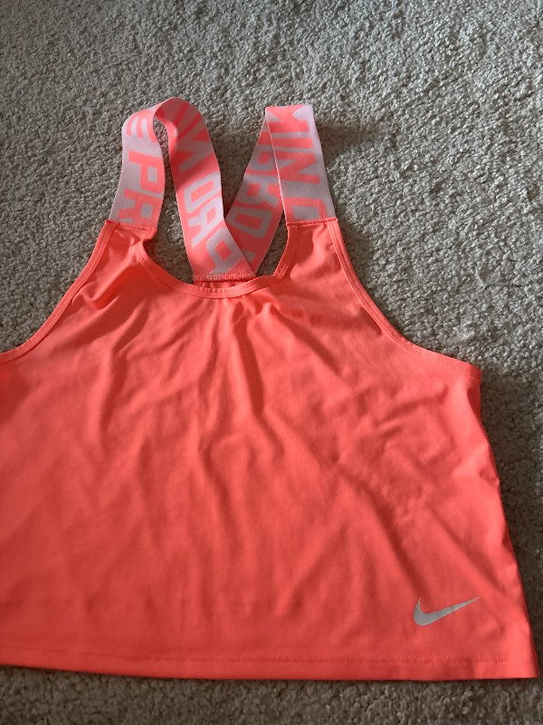 Nike bleikur íþróttabolur