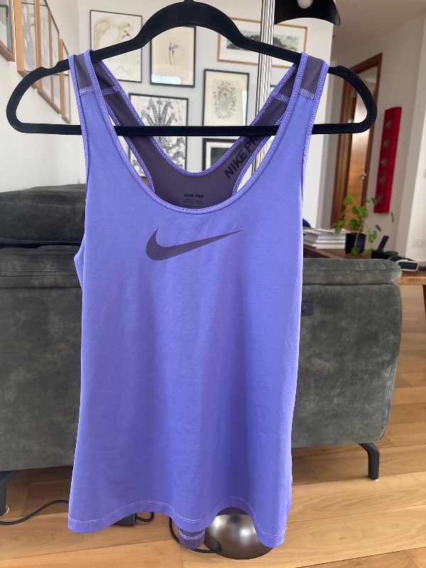 Íþróttatoppur Nike