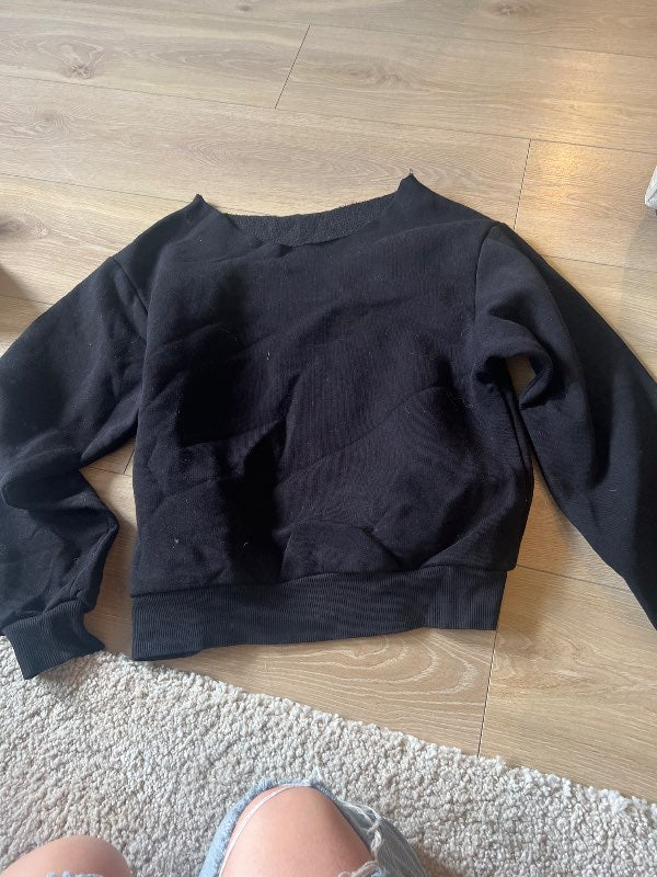 Svört half shoulder