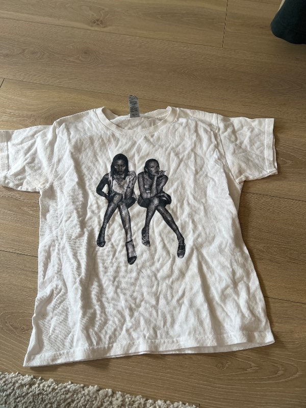 Hvítur gildan bolur