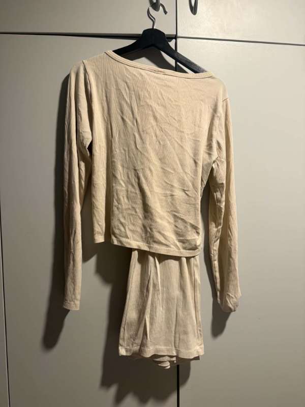 Aim'n Rifflað sett, ljósbeige (bolur og buxur)