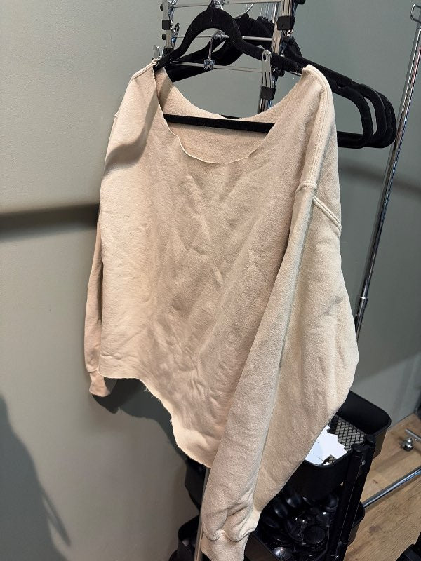 Off the shoulder peysa