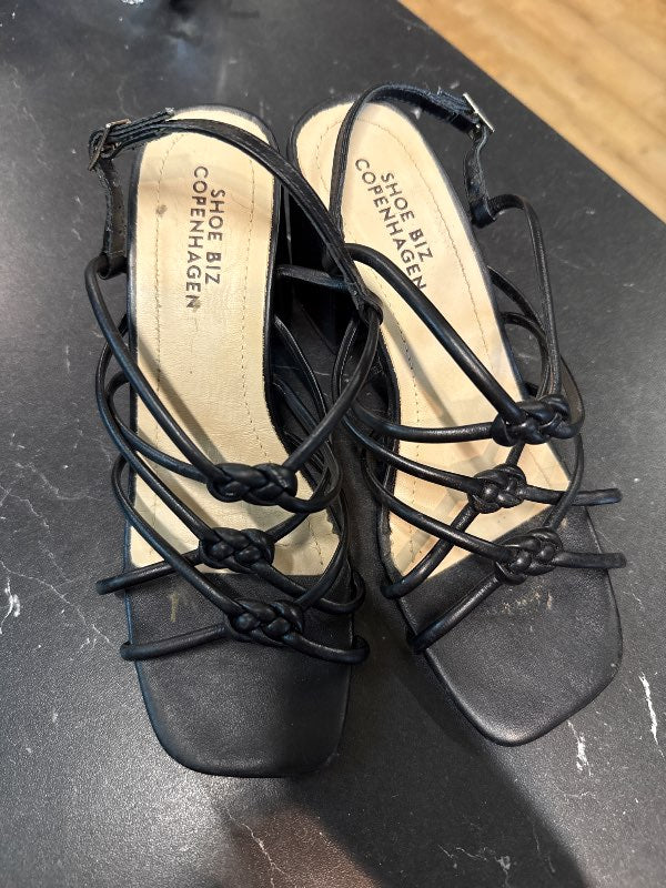 Shoe biz hælar