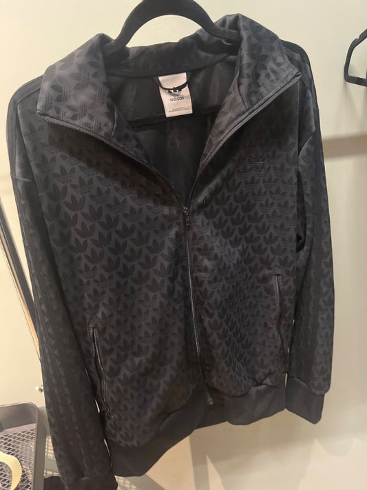 Adidas rennd peysa