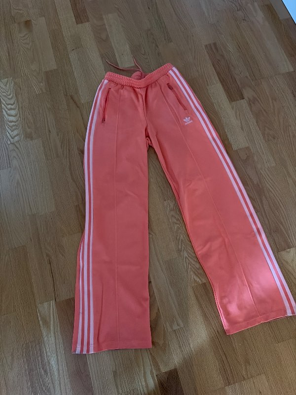Adidas buxur (appelsínugular)