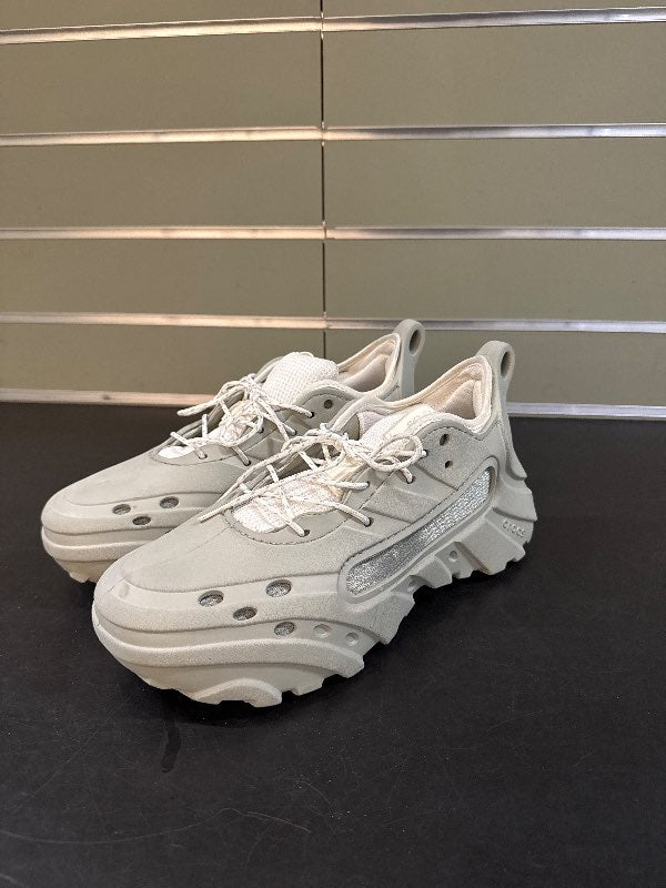 Crocs strigaskór