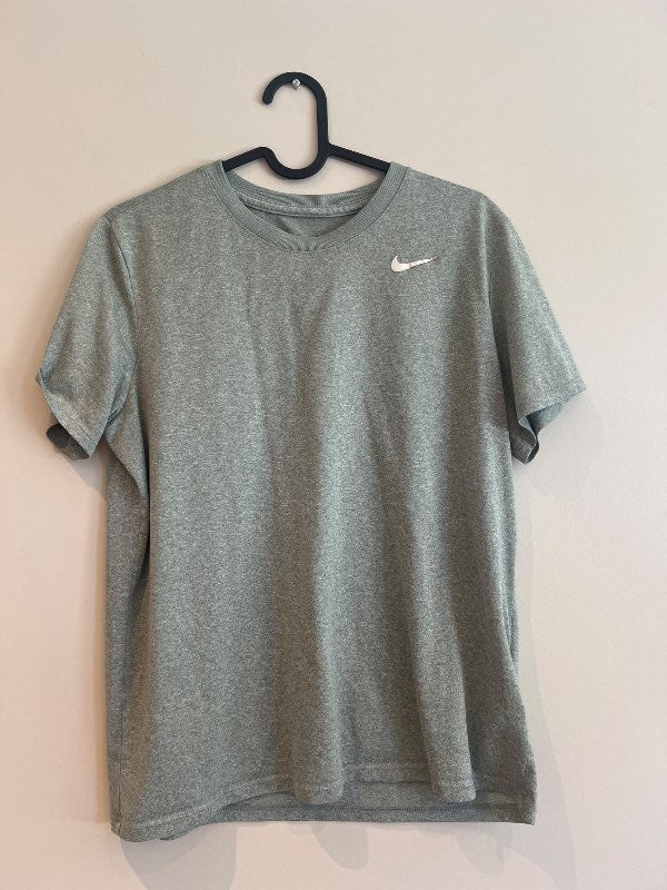 Nike stuttermabolur grár