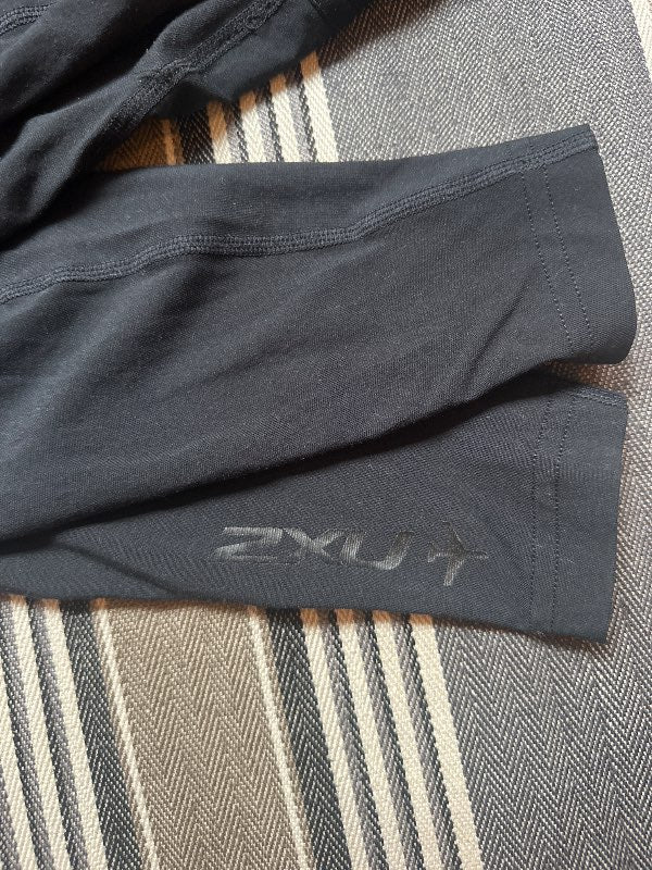 2XU compression buxur