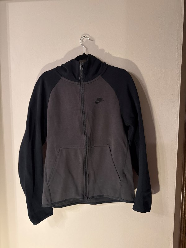 Nike tech fleece grá