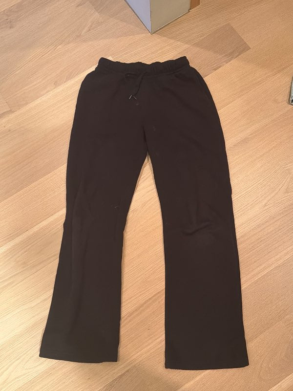 Gina svartar sweats