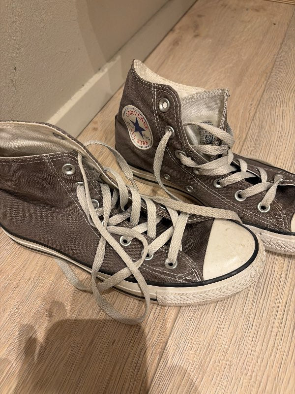 Converse gráir