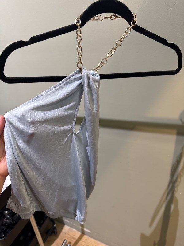 Toppur ljós blár