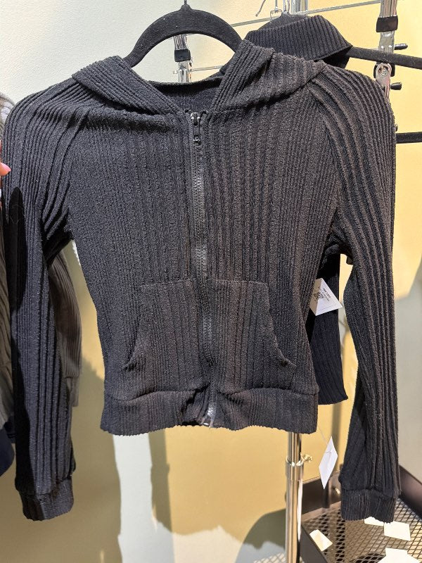 Svört þröng hettupeysa