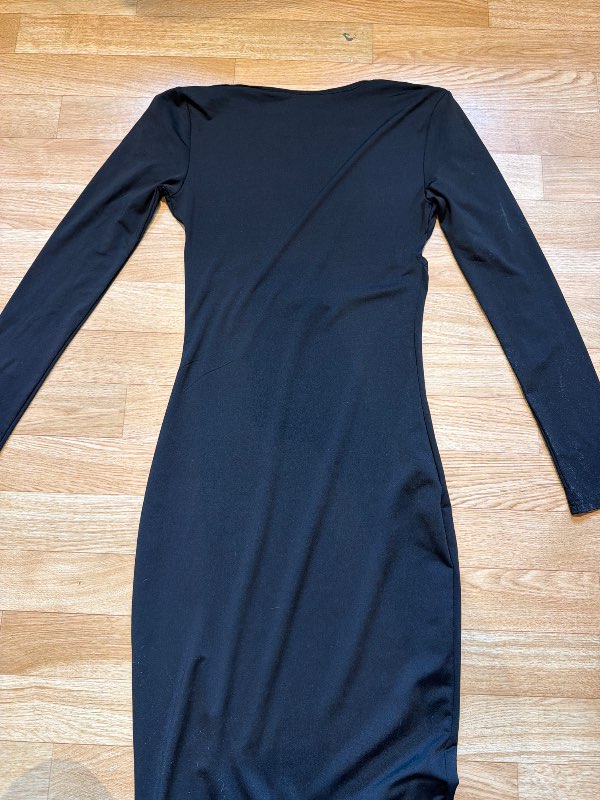 Venderbys open back dress