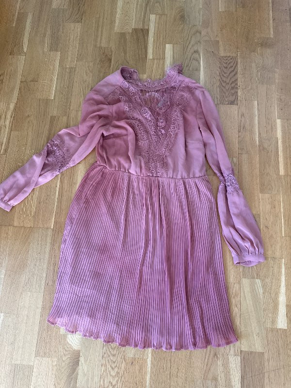 Asos bleikur kjóll