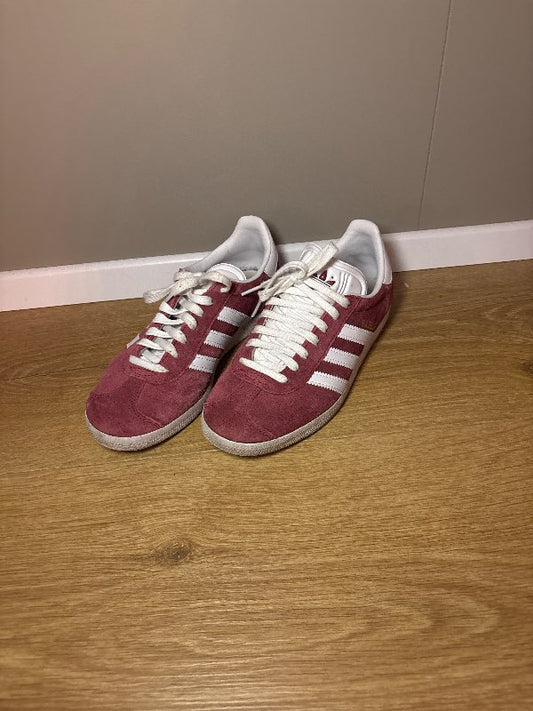 Adidas skór